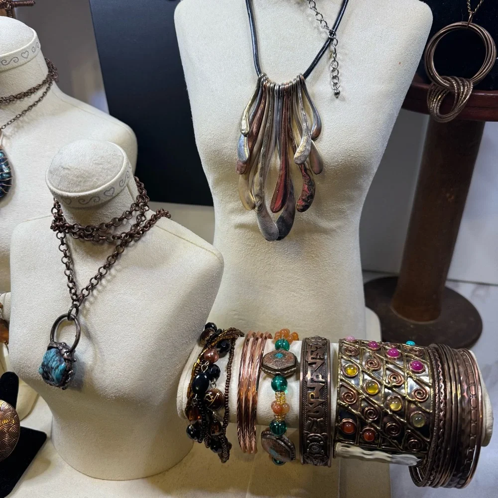 33 Piece COPPER JEWELRY BUNDLE Necklaces-Bracelets-Earrings-Rings Multi Tone - Picture 6 of 12